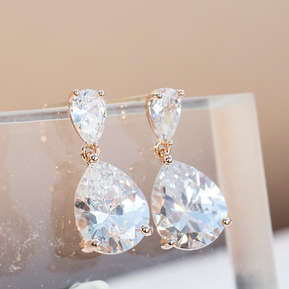 Dainty rose gold crystal earrings - Picture 1 of 5